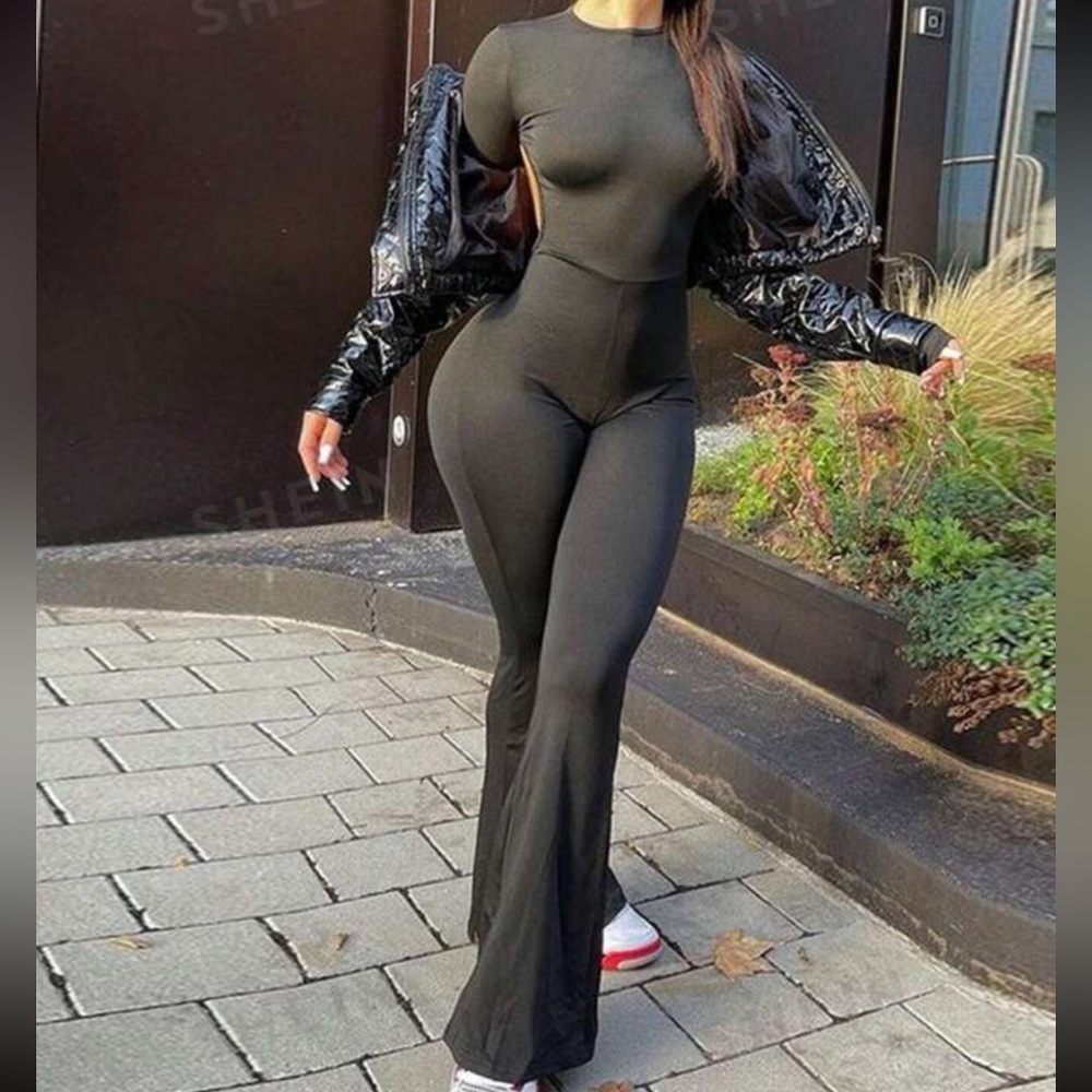 Women's Solid Color Backless Flare Jumpsuit